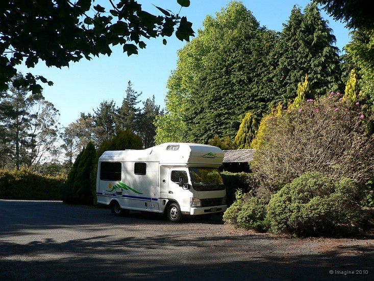 5.59- Installes pour la nuit au 'Rotorua thermal holiday park'.JPG